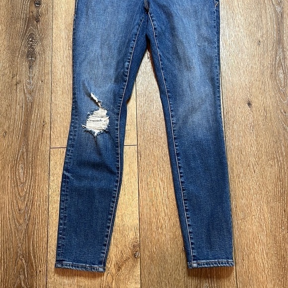 Good American Good Waist Distressed Ankle Jeans in Blue476 Size 8/29 - Picture 6 of 9
